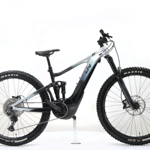 LIV Intrigue X E+ 3 2022 T.S